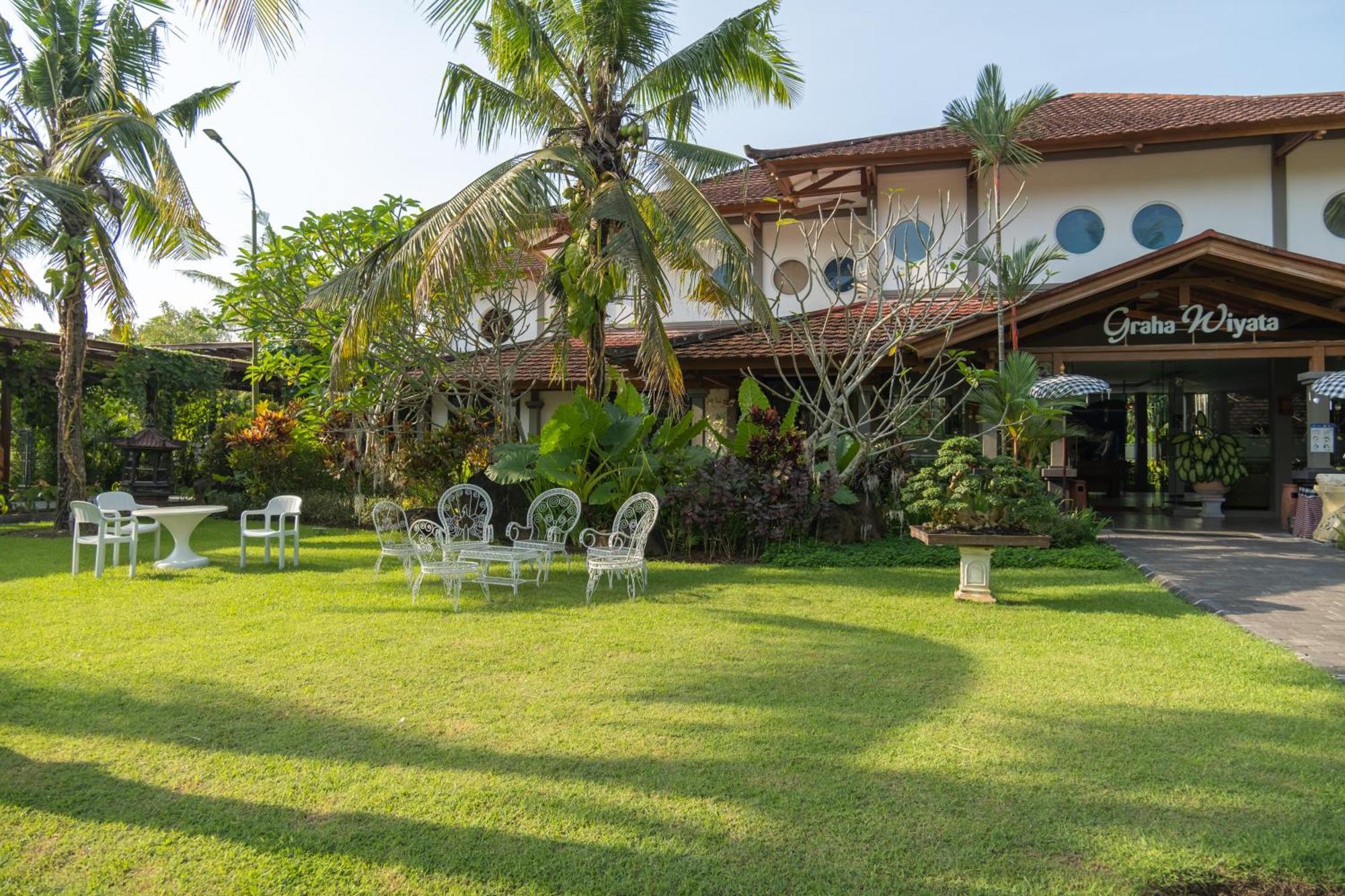 Graha Wiyata Hotel ทานาล็อต ภายนอก รูปภาพ
