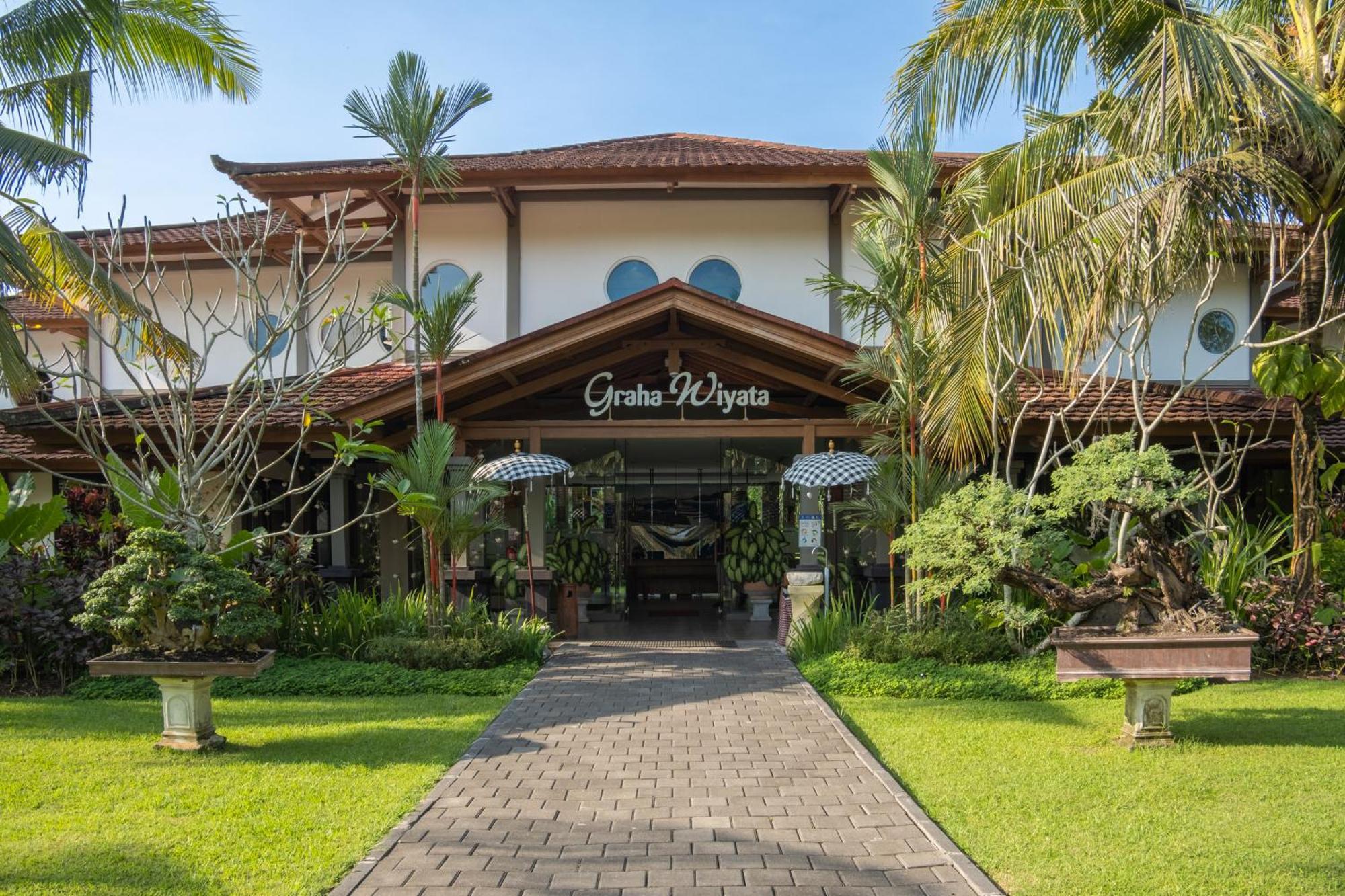 Graha Wiyata Hotel ทานาล็อต ภายนอก รูปภาพ