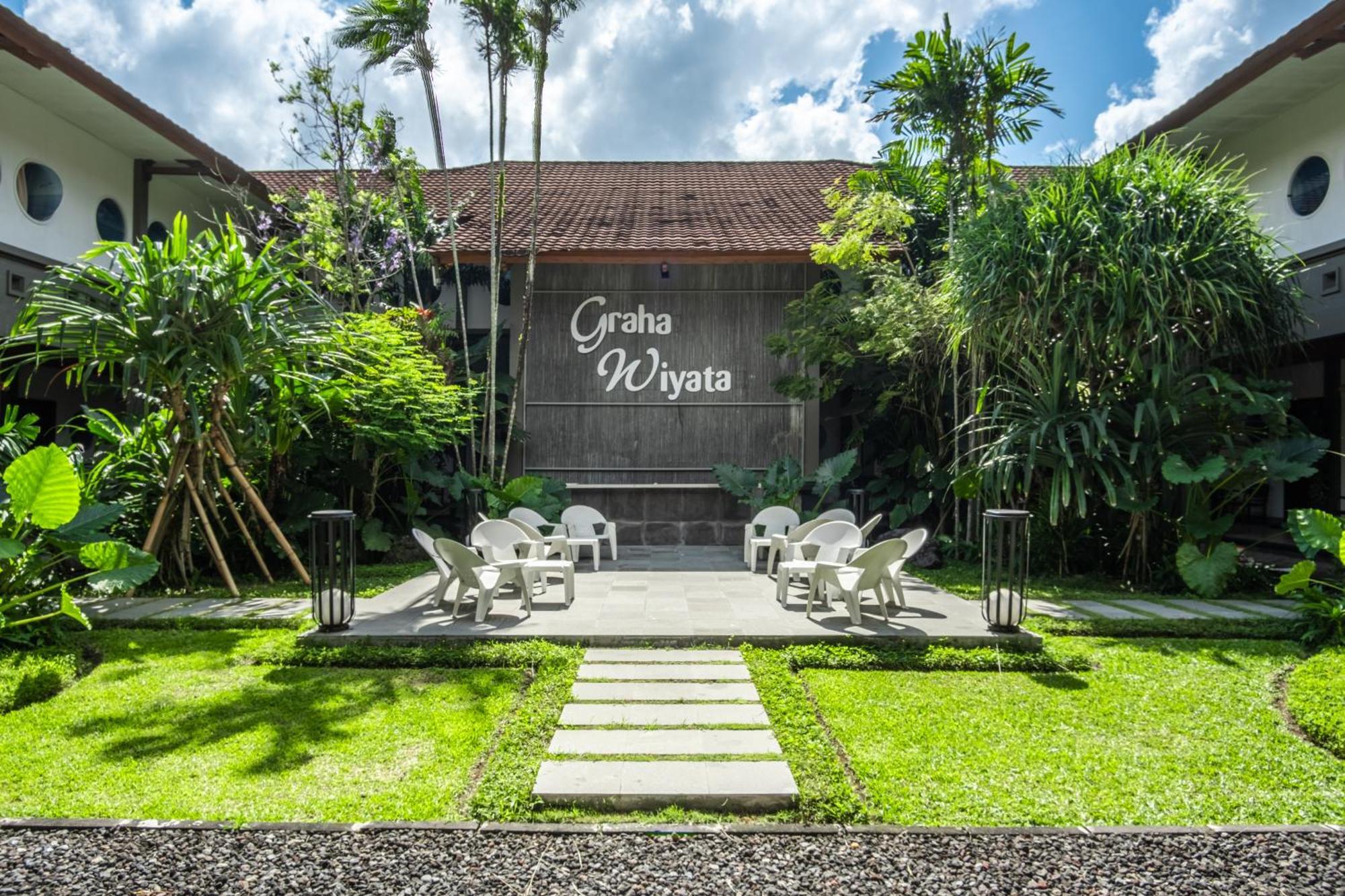 Graha Wiyata Hotel ทานาล็อต ภายนอก รูปภาพ