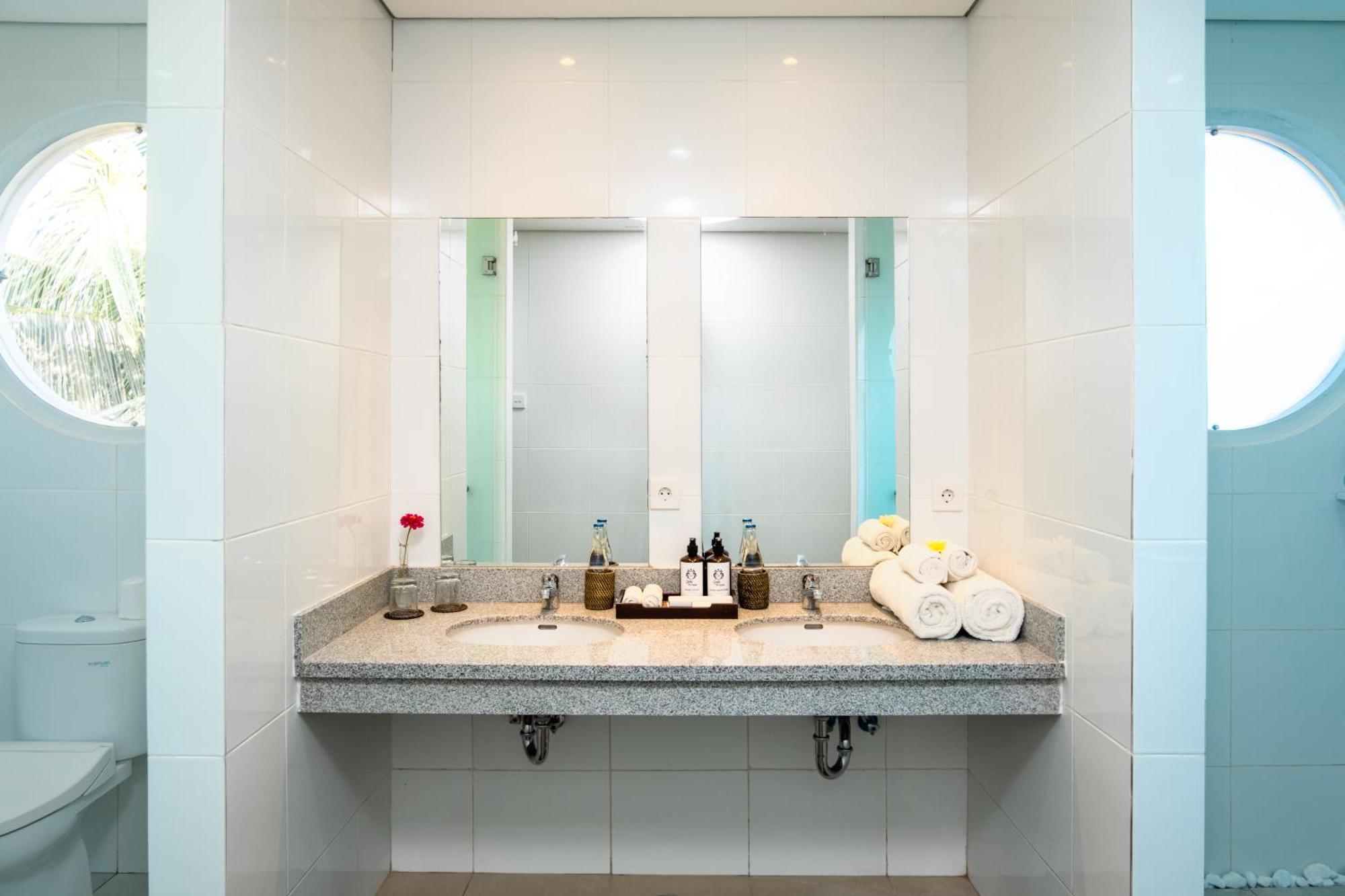 Graha Wiyata Hotel ทานาล็อต ภายนอก รูปภาพ