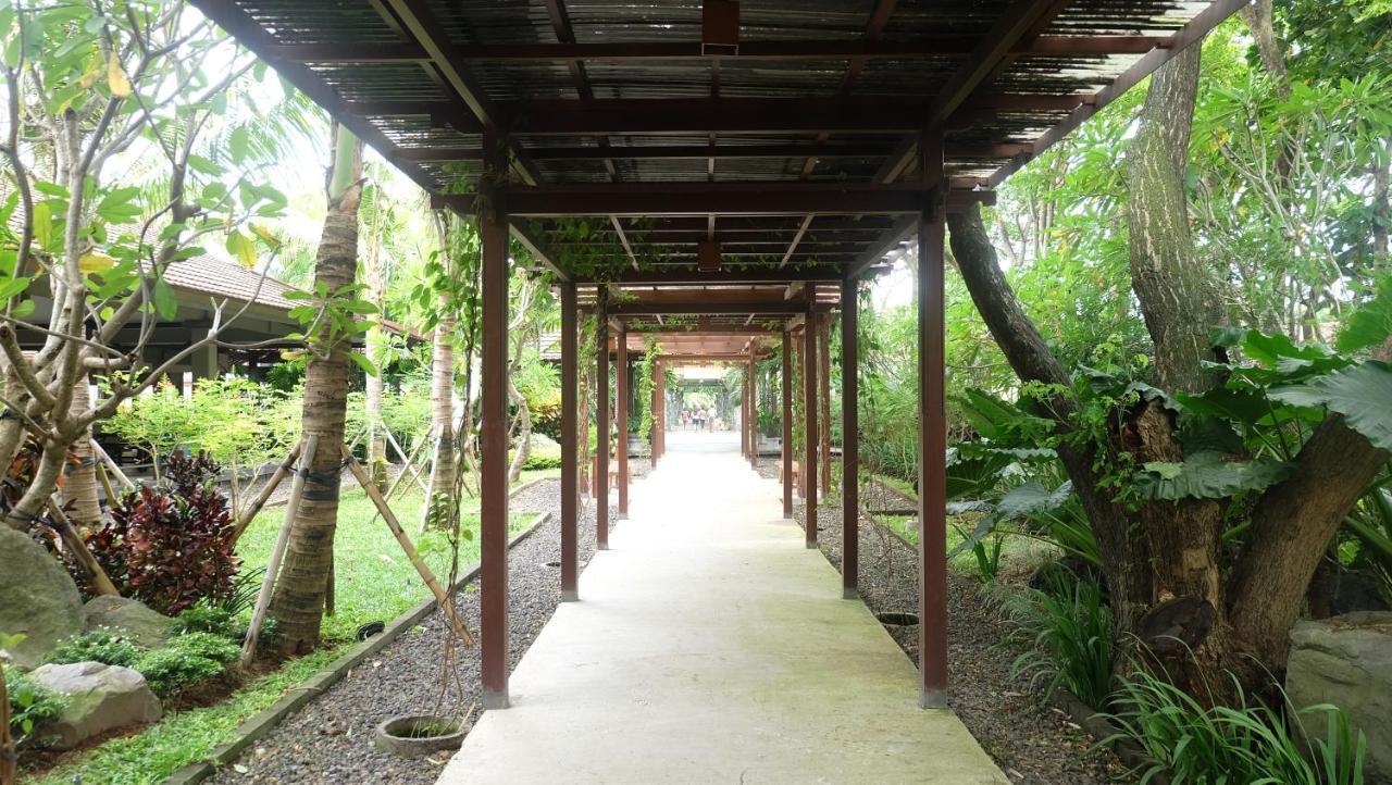 Graha Wiyata Hotel ทานาล็อต ภายนอก รูปภาพ
